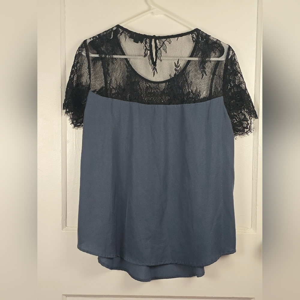 Torrid Teal and Black Lace Blouse 00 - Picture 2 of 8